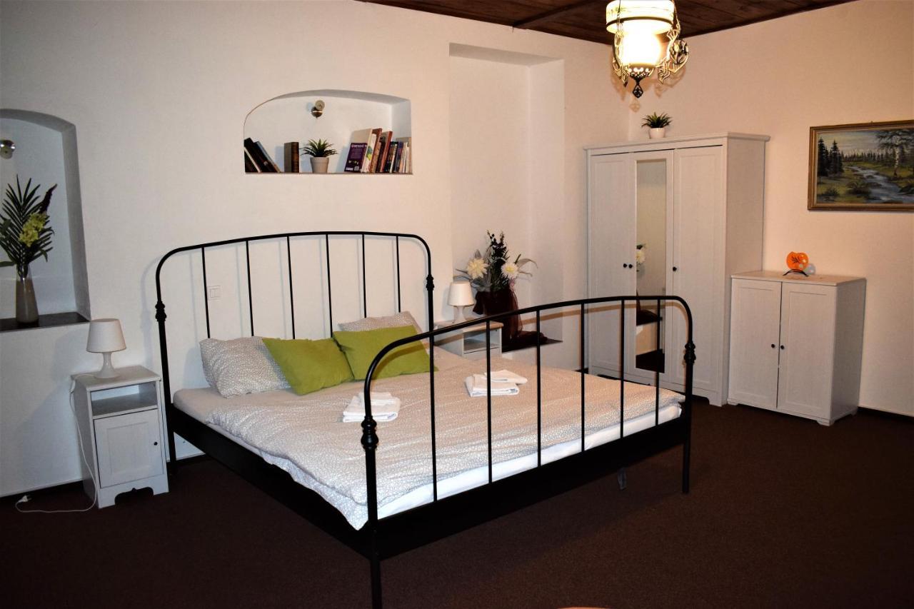 Aparthotel Zidovna Vysoky Chlumec Extérieur photo