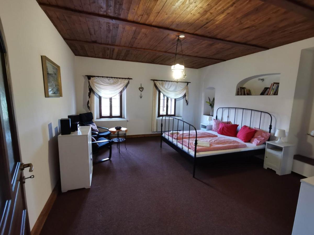 Aparthotel Zidovna Vysoky Chlumec Extérieur photo