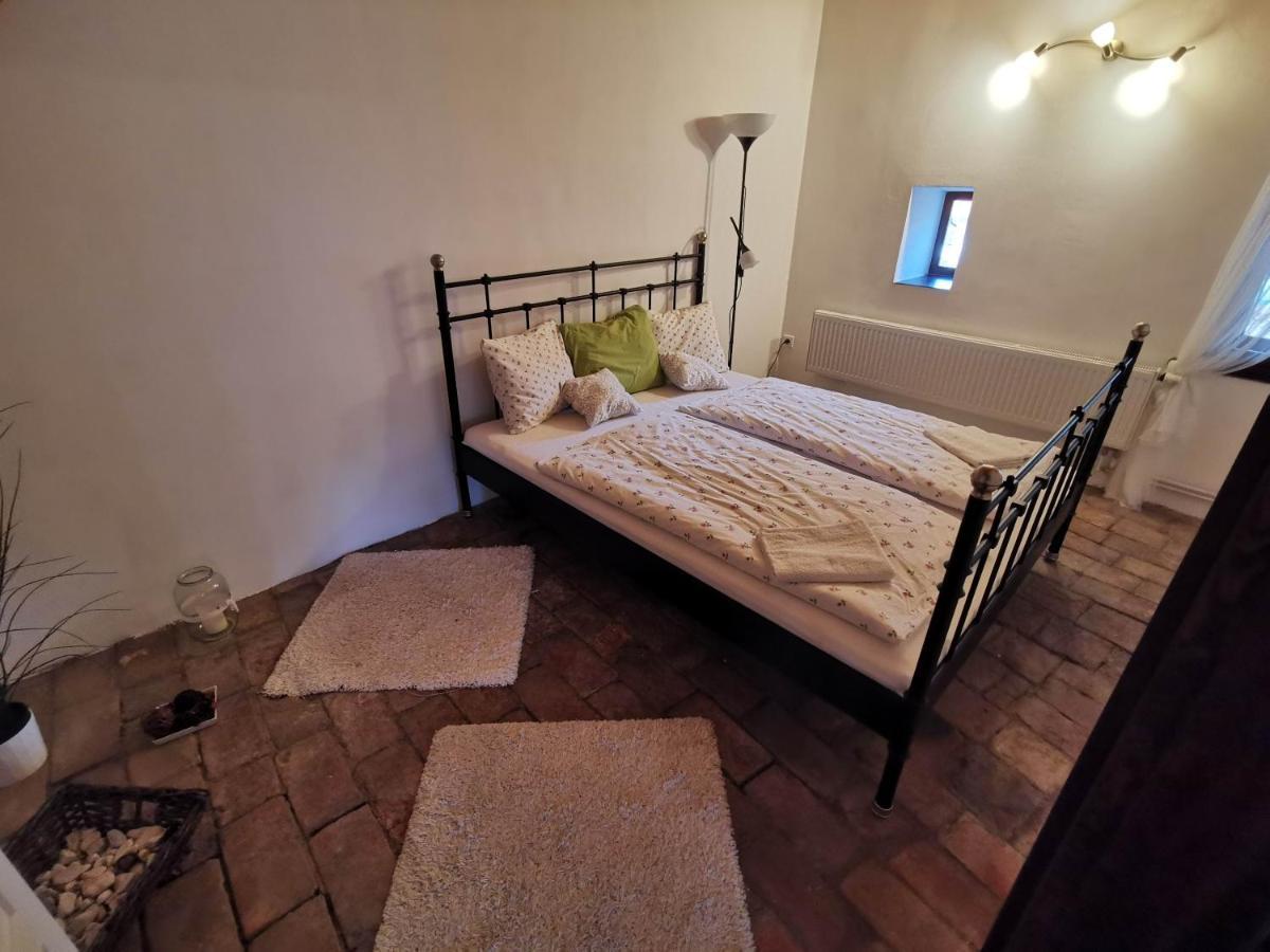 Aparthotel Zidovna Vysoky Chlumec Extérieur photo